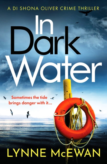 In Dark Water, A compulsive Scottish detective novel 9781800324329 Lynne McEwan
