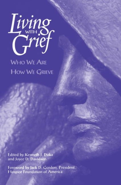 Book cover of: Living With Grief. By: Kenneth Doka