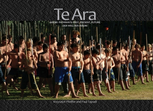 Book cover of: Te Ara (Maori, English, German Edition). By: Krzysztof Pfeiffer