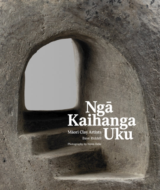 Book cover of: Nga Kaihanga Uku. By: Baye Pewhairangi Riddell