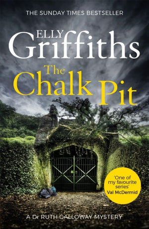 Chalk Pit, The Dr Ruth Galloway Mysteries 9